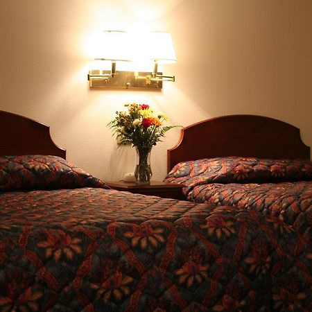 University Inn Cedar Falls Dış mekan fotoğraf