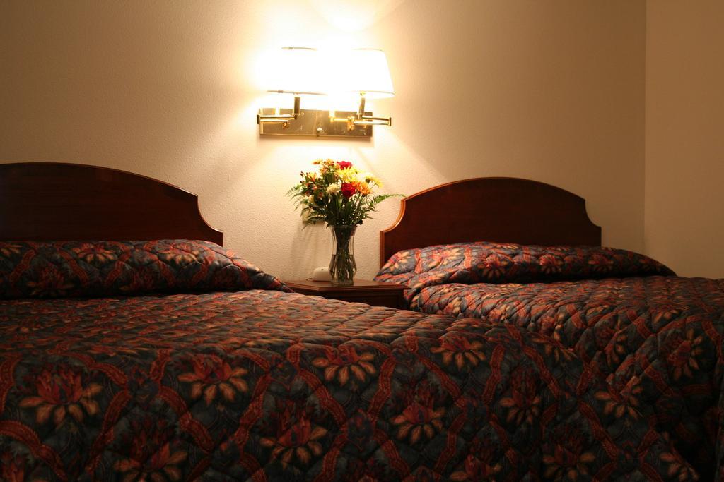 University Inn Cedar Falls Dış mekan fotoğraf