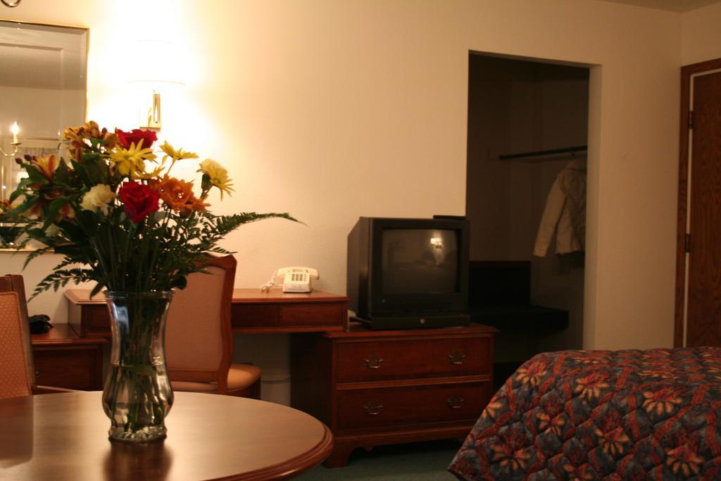 University Inn Cedar Falls Dış mekan fotoğraf