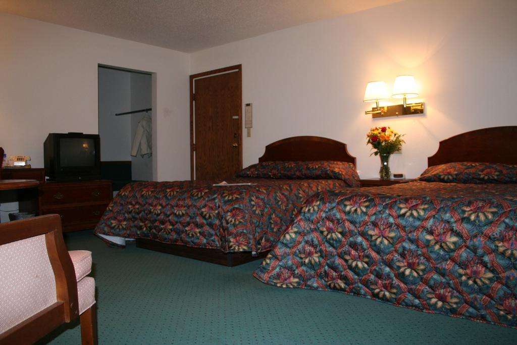 University Inn Cedar Falls Dış mekan fotoğraf