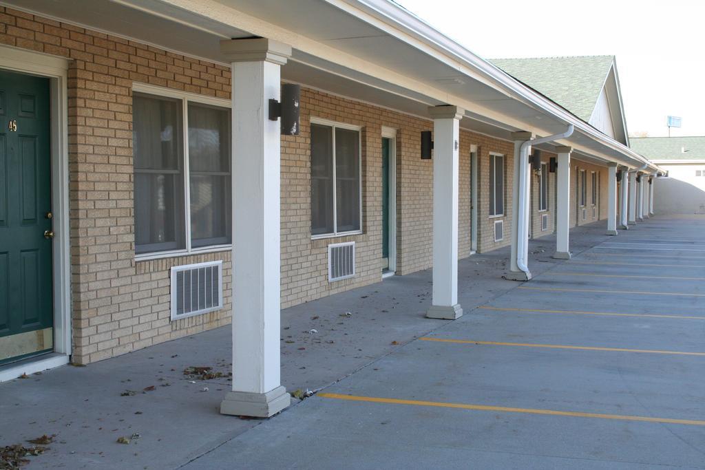 University Inn Cedar Falls Dış mekan fotoğraf