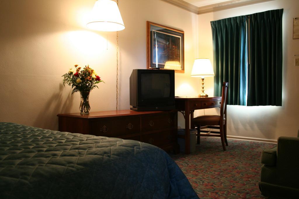 University Inn Cedar Falls Dış mekan fotoğraf