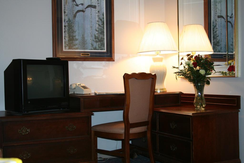 University Inn Cedar Falls Dış mekan fotoğraf