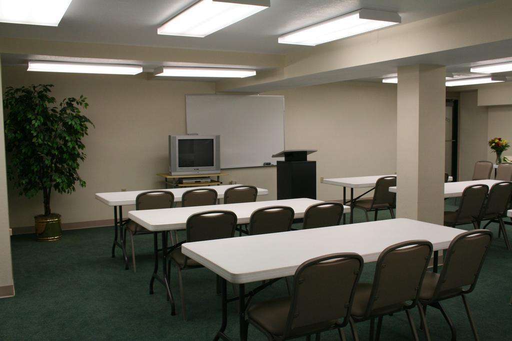 University Inn Cedar Falls Dış mekan fotoğraf