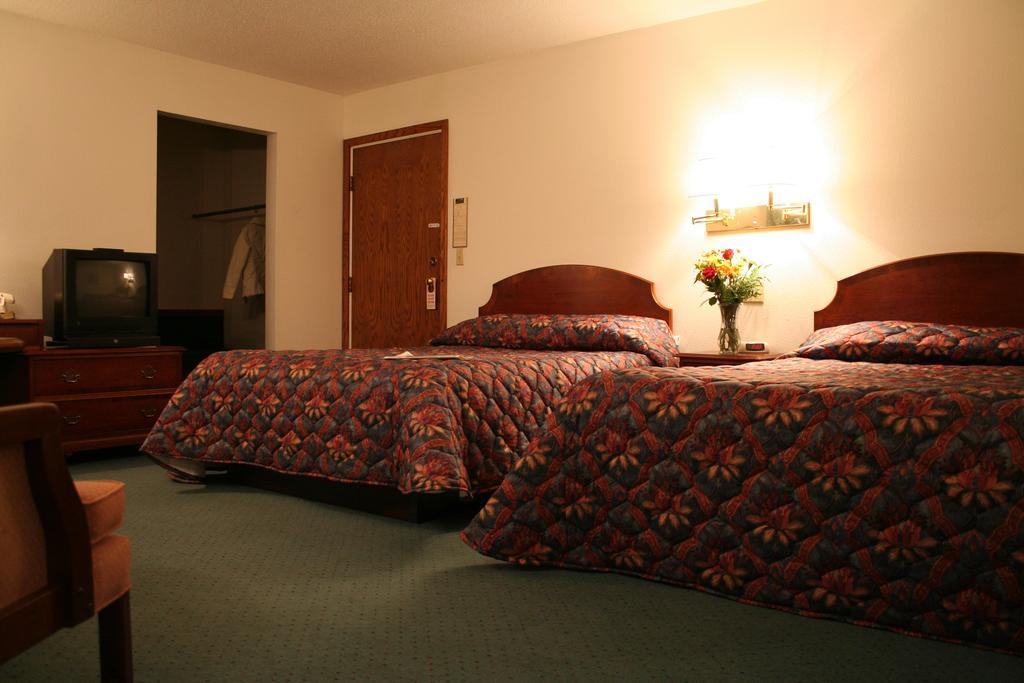 University Inn Cedar Falls Oda fotoğraf